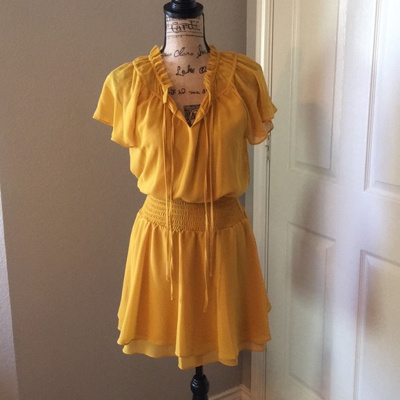 BCBGMaxAzria Dresses & Skirts - BCBG gorgeous yellow Minnie dress